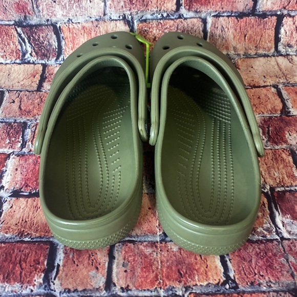 Crocs CLASSIC CLOG in Army Green - Picture 4 of 8